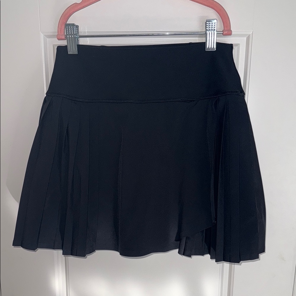 Abercrombie YPB Front Cross Pleated Skort in Black